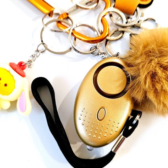 Kid-Friendly Lightweight Gold Pompompurin Safety Keychain Whistle Lightweight - Picture 2 of 5